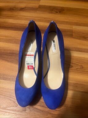 GUESS Blue Suede-Look Round-Toe 4in. High Heeled Platform!
